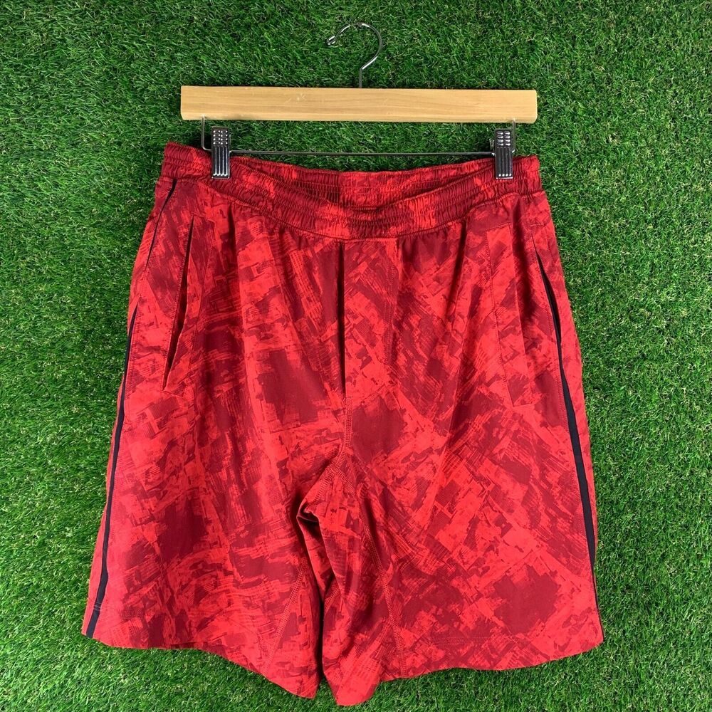 Lululemon Pace Breaker 9 Inch Shorts Mens L Red lined camo jungle